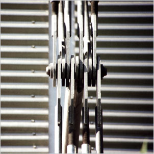 DETAIL AUFHÄNGUNG